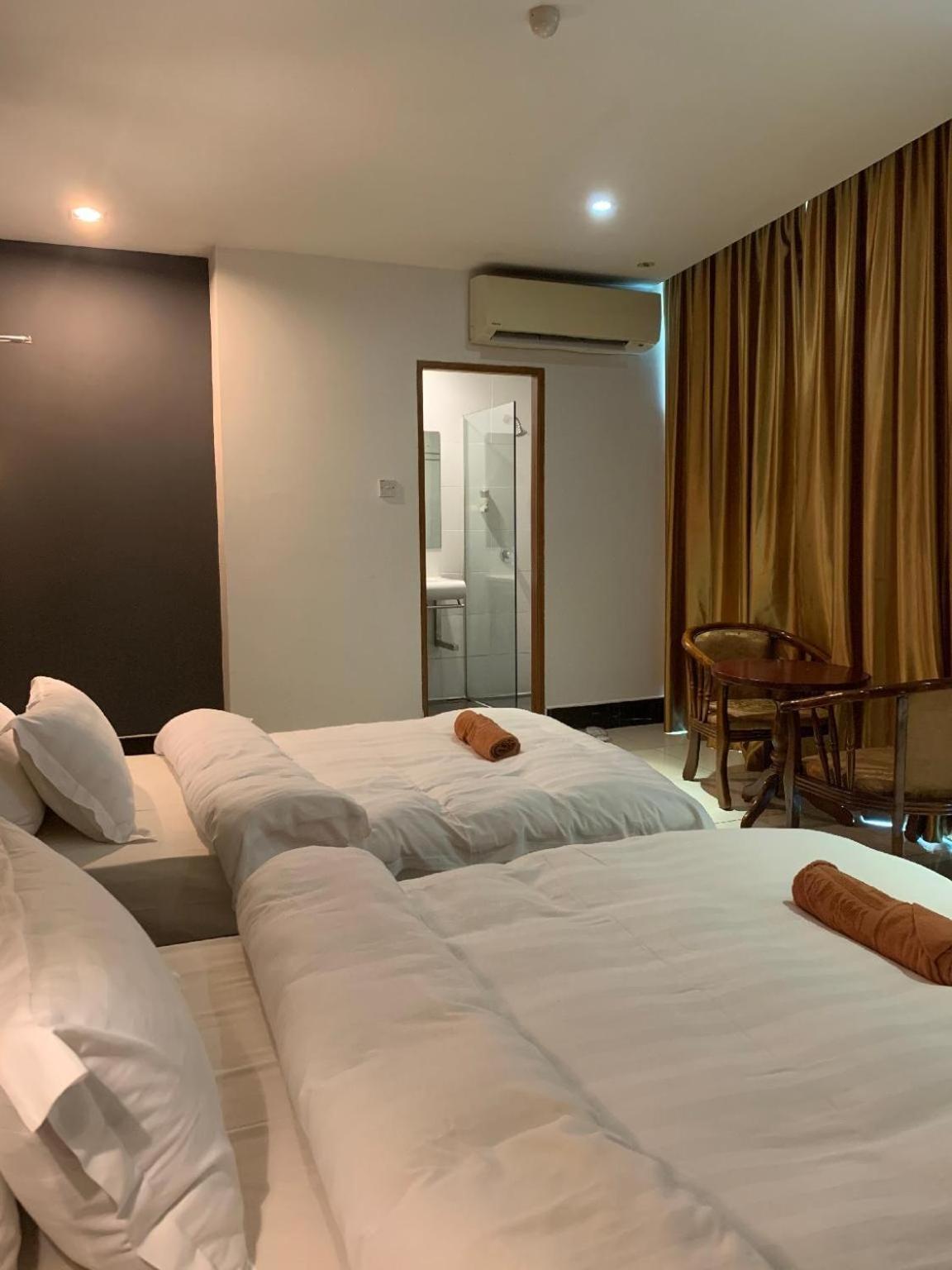 The Room Hotel Miri Cameră foto