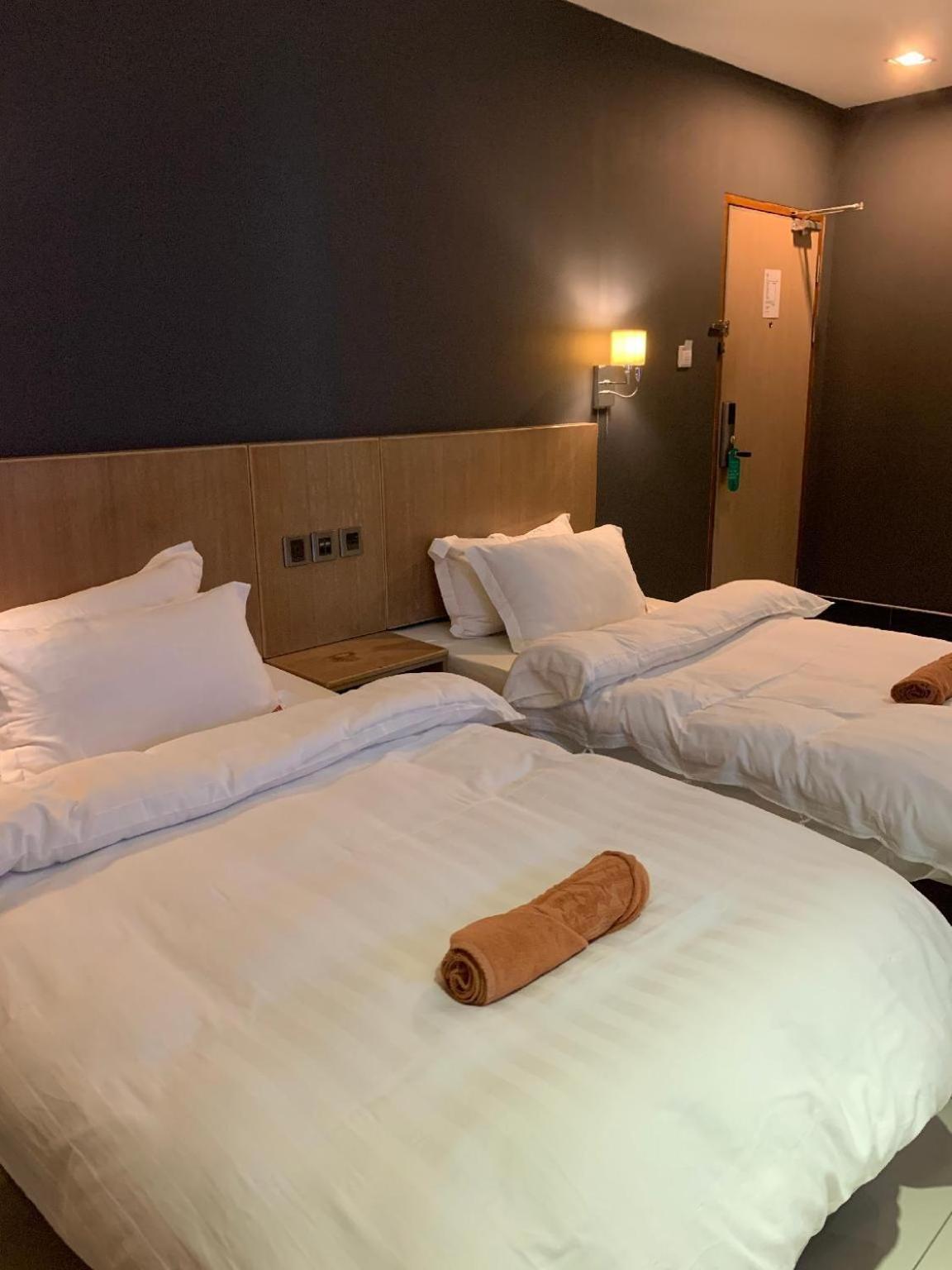 The Room Hotel Miri Cameră foto