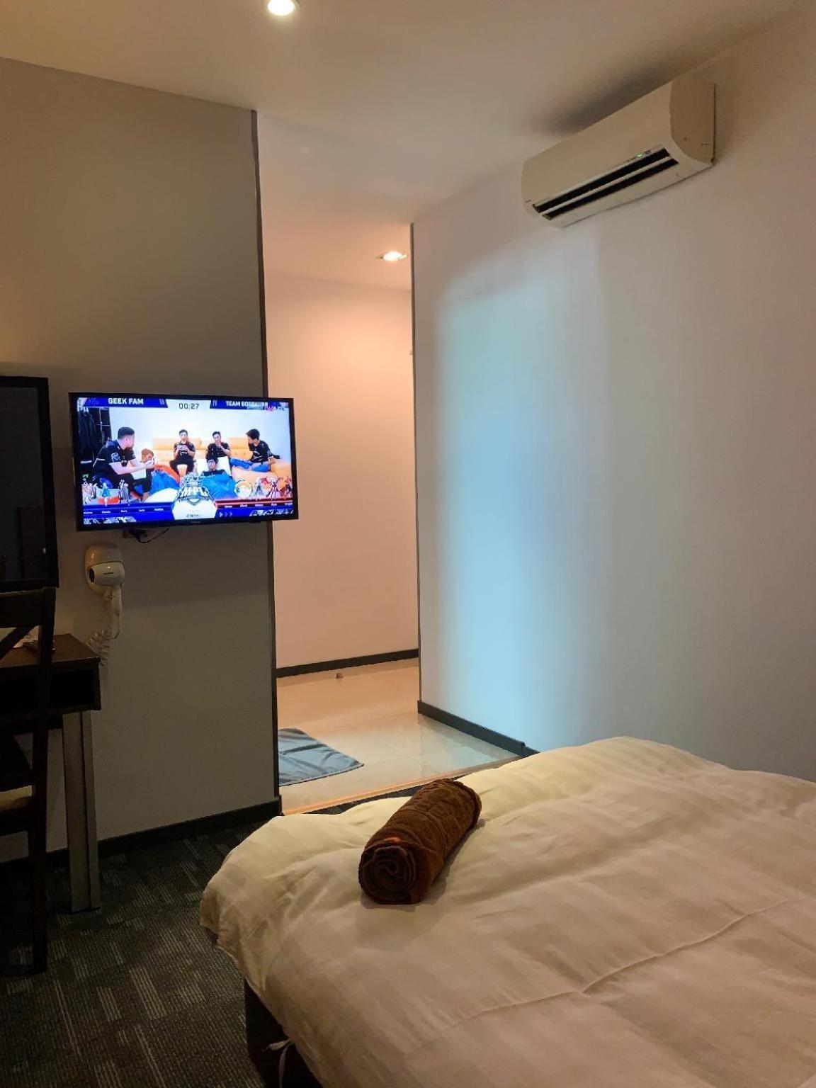 The Room Hotel Miri Cameră foto
