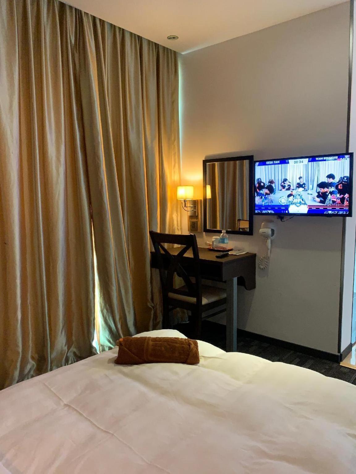 The Room Hotel Miri Cameră foto